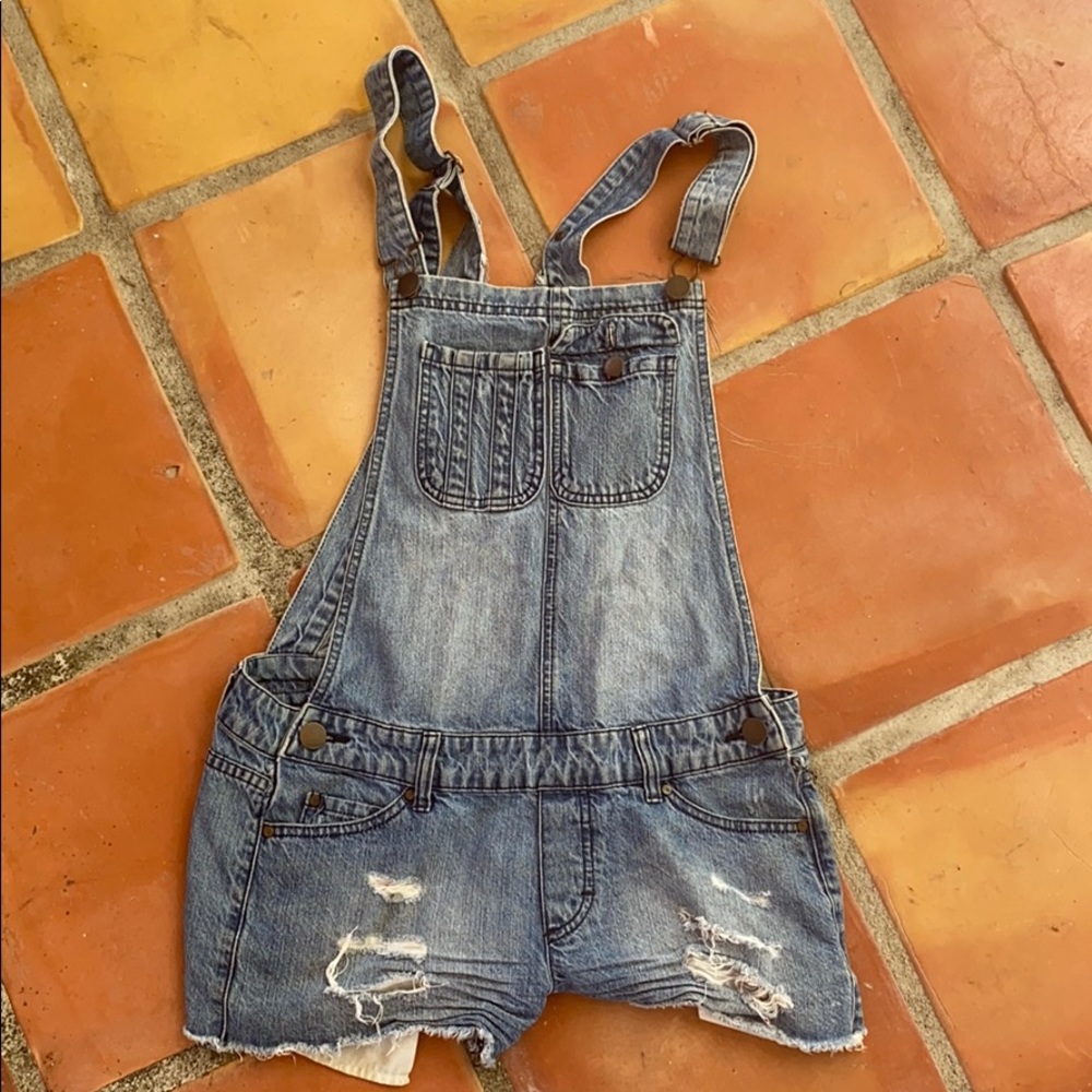Overall shorts